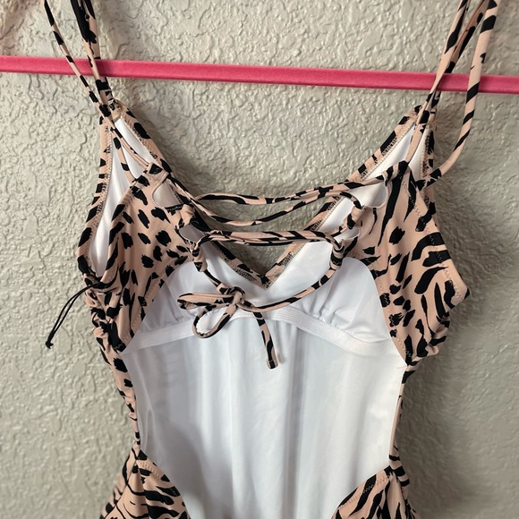 NEW Shade and Shore Wild Thing Tie Back Monokini Swimsuit One Piece M - Picture 6 of 12